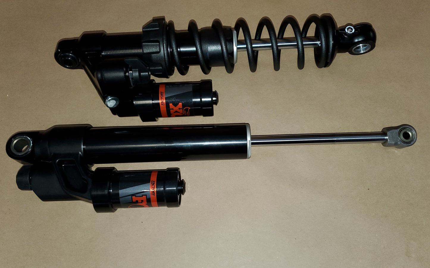 Rear Track Shocks - LIGHTWEIGHT 1.5 ZERO QS3-R (Center) / LIGHTWEIGHT 1.5 ZERO QSR With Lockout (Rear)